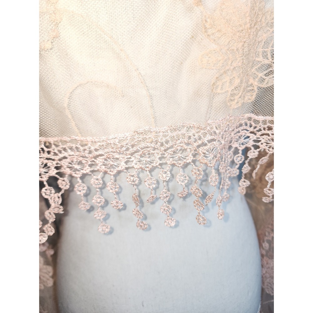 Maurices Lace Wrap Shawl Womens OS Pink Floral Mesh Crochet Trim Tassel NEW - Picture 8 of 8
